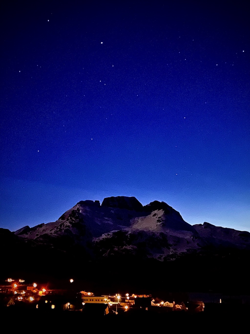 Støvla, det majestetiske fjellet i Sørvågen.